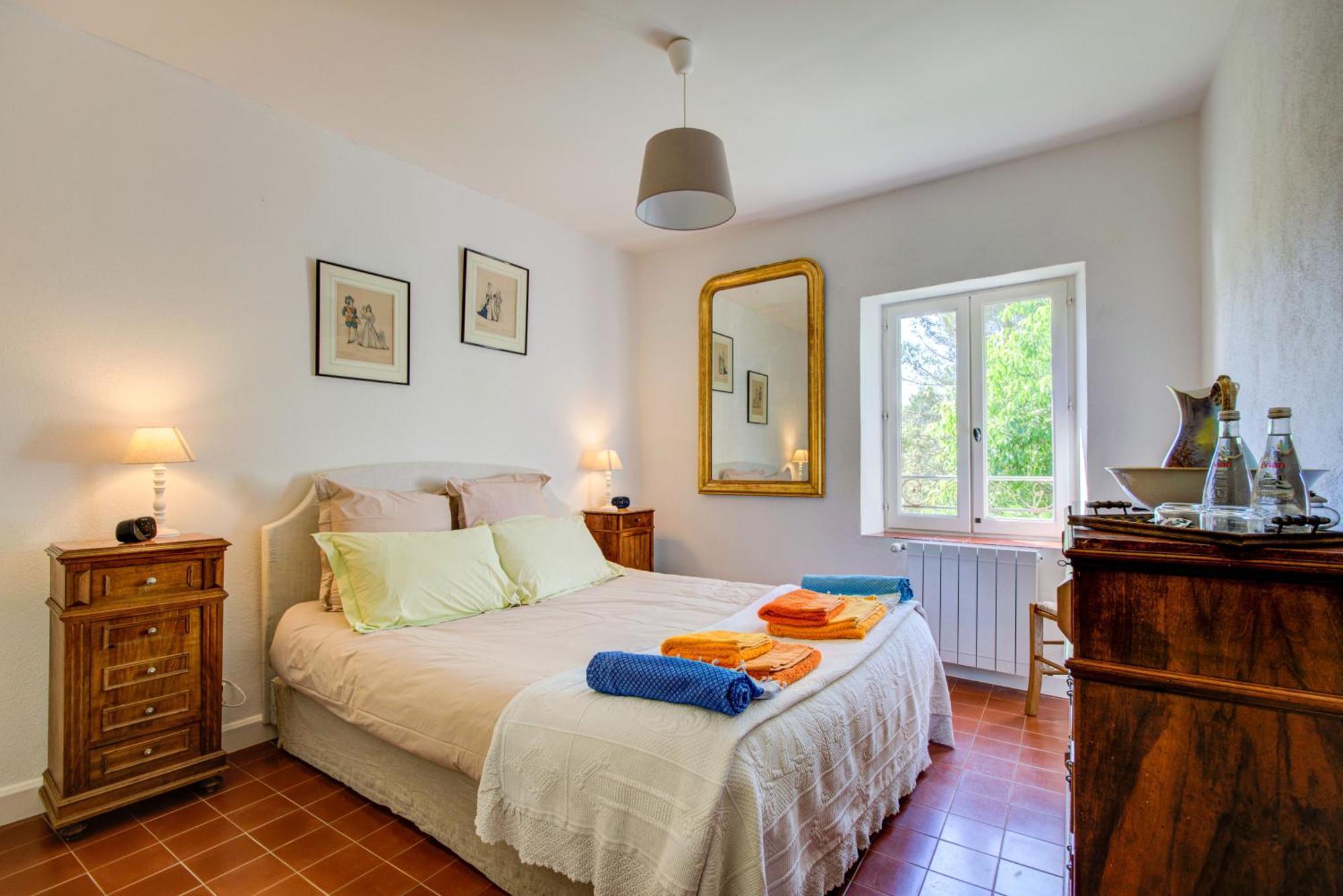 Les Chambres Du Perussier Cucuron Bagian luar foto