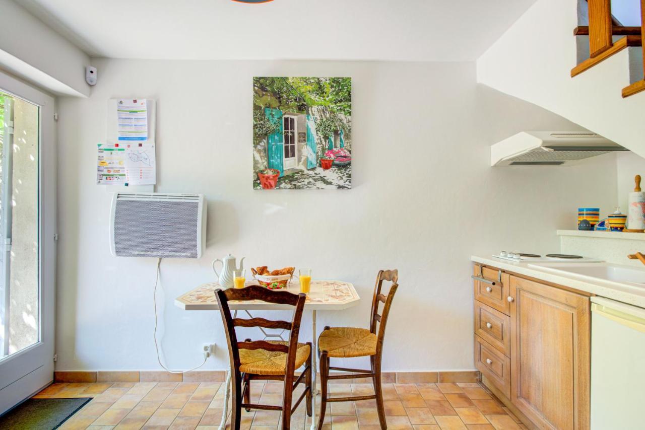 Les Chambres Du Perussier Cucuron Bagian luar foto